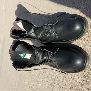 Mens Red Wing Thinsulate, Gore Tex steel toe boots, size 10.5 EEE